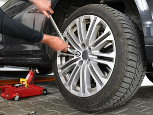 Домкрати: види, особливості, застосування