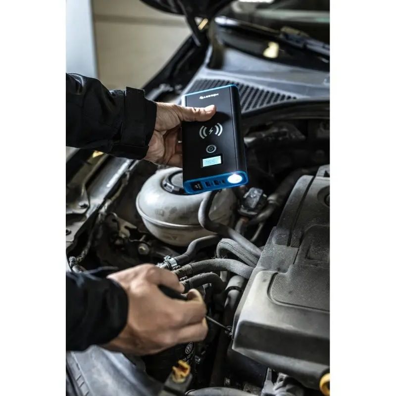 Пусковий пристрій імпульсний Hogert 12В 400-800A з індуктивним зарядним пристроєм (HT8G623)