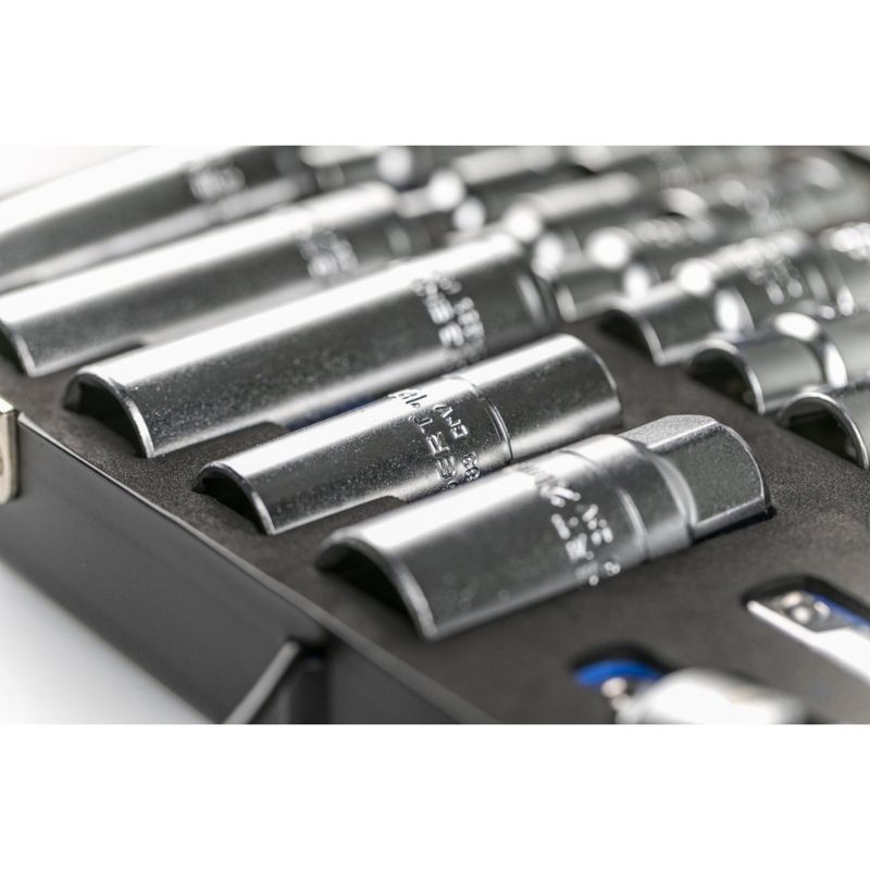 Набір інструментів 1/2″ 3/8″ 29шт CrV CrMo Hogert у кейсі (HT1R480)