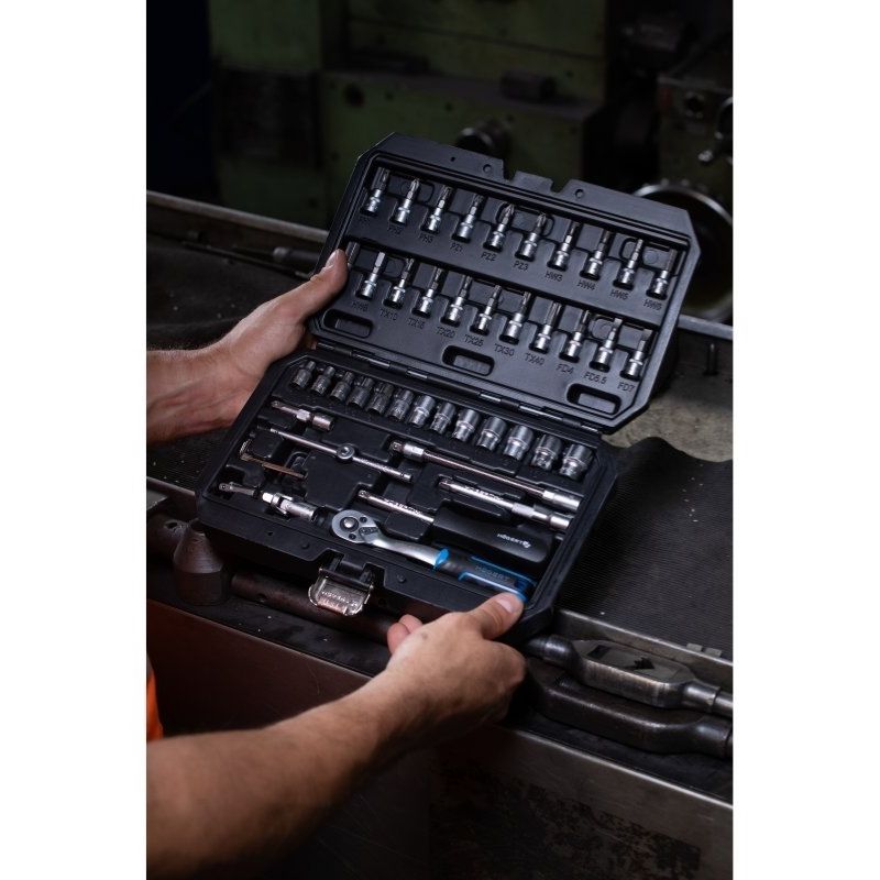 Набор инструментов 1/4" 46шт CrMo Hogert с трещоткой в кейсе (HT1R216)