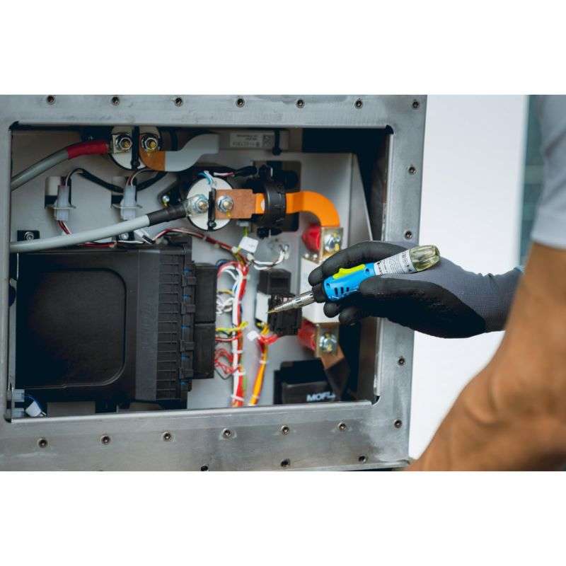 Газовый паяльник 3в1 220W 400°C Hogert 50Гц 220В со съемным жалом (HT2C401)
